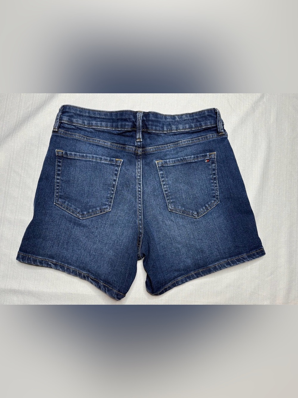 Tommy Hilfiger Women’s Greenwich Mid Rise Denim Shorts Size 6 - Picture 9 of 9